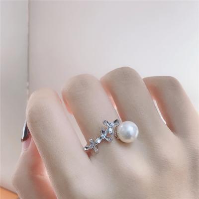 China Lady FASHIONABLE Elegant Ring Freshwater Pearl Leaf Circle 925 Sterling Silver Pearl Ring Hot Selling Product Jewelry Graceful Pearl Ring for sale