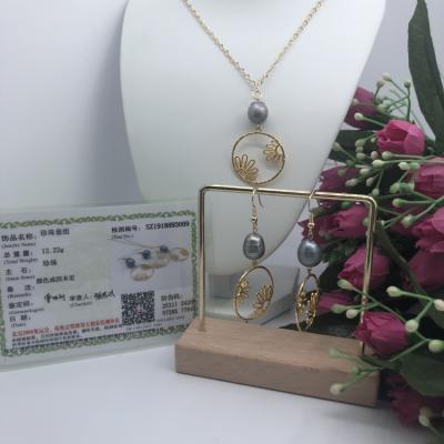 China Ethnic 14k Gold Plated Charms Polynesian Pendant Flower Hawaiian Freshwater Pearl Necklace Sets For Jewelry Wholesale for sale