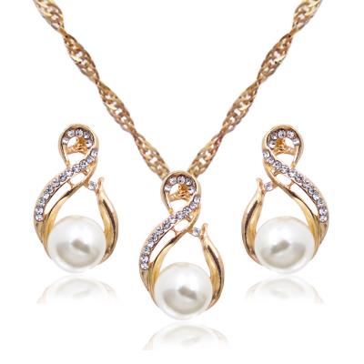 China FASHIONABLE Manufacturers Supply European and American Bridal 18K Gold Plated Pearl Earrings Pendant Necklace Sets Pearl Jewelry Sets for sale