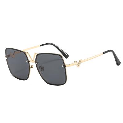 China Diamond Inlaid Women's Sunglasses V-Shaped New Metal Square Glass Fashion Square Gorgeous Casual Sunglasses for sale