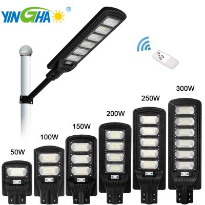 China 100W 200W 300W Remote Control Led ROAD Outdoor Waterproof Ip65 Solar Street Light for sale