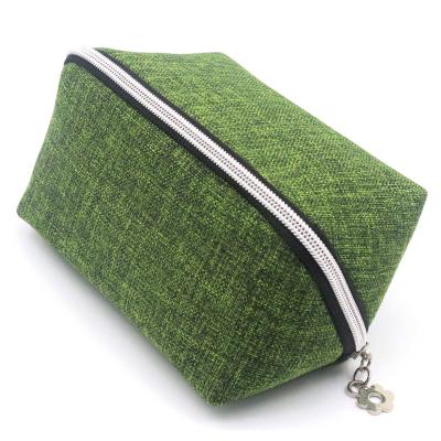 China 2022 Newest Design Eco rPET Polyester Toiletry Bag Large Opening Design Cosmetic Bag Unique Unisex Superior Single Green Polyester Fabric for sale