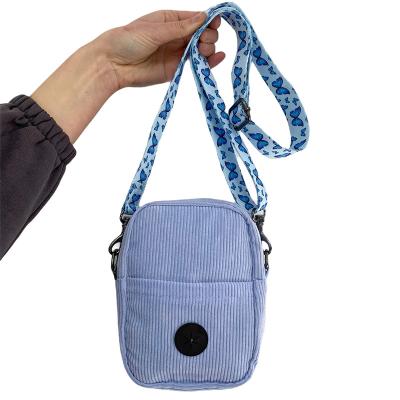 China Viable Custom Logo Pet Bumbag Travel Walking Bags Poop Scrap Size Dog Pouch Training Treat Walking Bag for sale