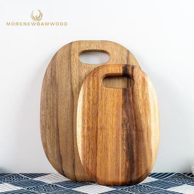 China Sustainable Amazon hot sale wooden cutting board with handle, acacia wood cutting board. for sale