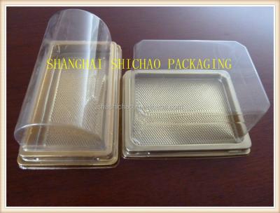 China Food Clear Log Container with Gold Base, Triangle Cake Container for sale