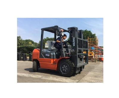 China 2ton Diesel Forklift With Yammer Engine CE Powered Pallet Truck 2stage /3stage en venta