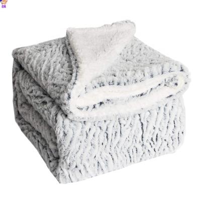 China 100% Polyester Luxury Sherpa Fleece Anti-pilling Coating Double Layer Thick Fleece Blanket for sale