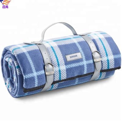 China Anti-pilling Large Soft Fleece Waterproof Picnic Lining Blanket With Handle for sale