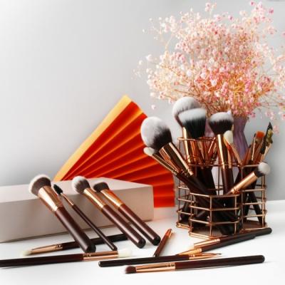 China Angular Blush To Make Up Brush Kit Wholesale Wood Handle Private Luxury Black Label Base Brush Set Cosmetic Makeup Brushes for sale