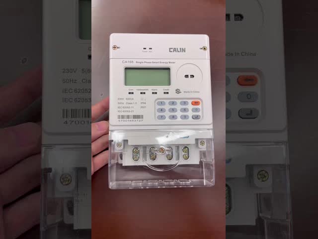 Single phase keypad prepaid energy meter with plug-in module