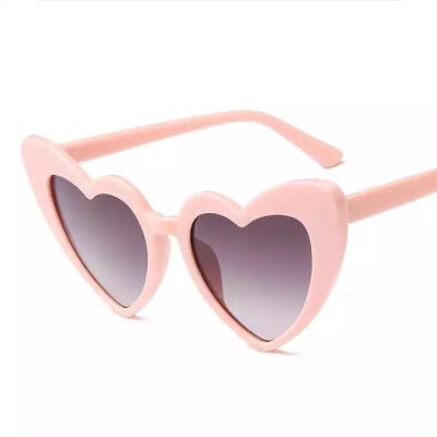 China Vintage Lovers Ladies Candy Color Love Color Cheap Women Anti Scratch Anti Scratch Party Shades Cute Sunglasses UV400 Heart Shaped Factory for sale