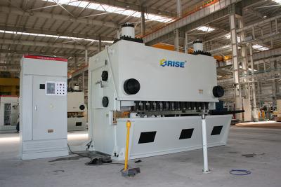 China 16 × 3.2 M Cnc Guillotine Shearing Machine With Big Back Gauge Stroke And Cooling System for sale