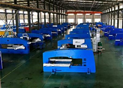 China 2 de autoindexcnc Hydraulische Pers van het Torentjeponsen 20 Ton met Roestvrij staallijst Te koop