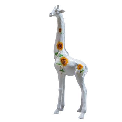 China Other Design Large Fiberglass Giraffe Life Size Animal Resin Giraffe Statue For Garden Park Shop Window Display Rural Nature for sale