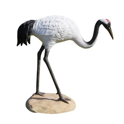 China Other Animal Art Design Fiberglass Life Size Crane Standing Sculpture White Red Crowned Statue For Garden Park Ornaments for sale