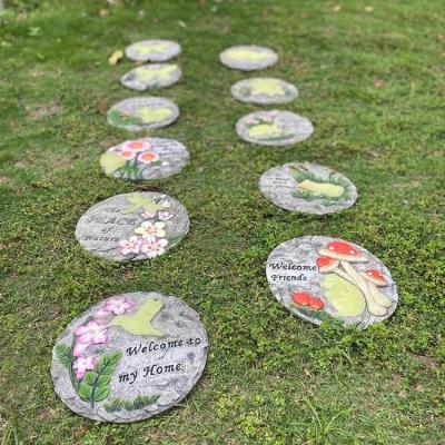 China The Other Welcome Sign Garden Yard Lawn Decoration Circle Resin Stepping Figurine Landscape Craft Pedal Stone Outdoor Foot for sale