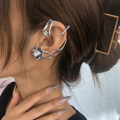 China Girl Trend Punk Gothic Dark Cool Accessories Claw Earrings for sale