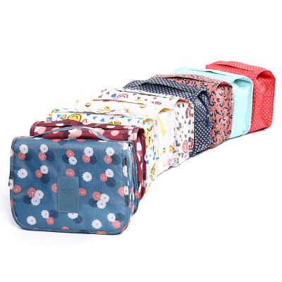 China Wholesale Fashion Hook Toiletry Bag Hanging Portable Traveling Cosmetic Bag For Men And Women for sale