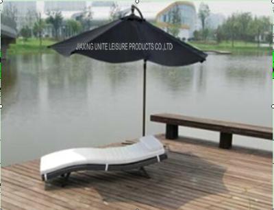 China Comfortable Folding Outdoor Patio Sun Loungers With White Cushion In Lake for sale