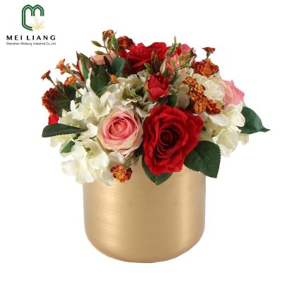 China Contemporary Design Wholesale Good Wedding Party Artificial Red Silk Rose Gold Arragement Rose Hydrangea Flower In Metal Basin for sale