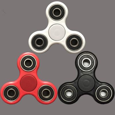 Κίνα Fidget κλωστών κλωστών χεριών ο τρι κλώστης για την ανακούφιση ADHD, ανησυχία, αυτισμός και παραμονή στράφηκε προς πώληση