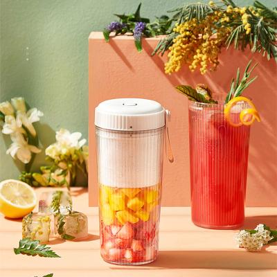 China Portable Electric Juicer Machine Car Home Appliances Fresh Fruit Juicer Slow Juicer for sale