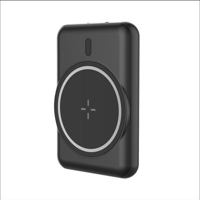 China Newest Type C Magnetic Wireless Charging Mini Slim Portable Charger 5000mah PowerBank 5000mah Magnet Power Bank for sale