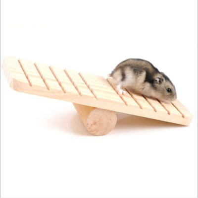 China Small Viable Wooden Animal Exercise Playing Toy Gerbil Balance Chinchillas Guinea Hamster Rocker for sale