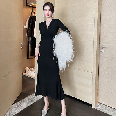 China 5632 Anti-Static Bumping Skirt 2022 New Spring Ladies High Quality V-Neck Waist Pencil Dress Women Slim Fit Fishtail Midi Bodycon Dress for sale