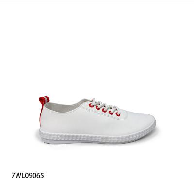 China Fashion Trend Good Quality Comfortable PU Leather Flat Shoes Wholesale Breathable Sports Shoes For Women for sale