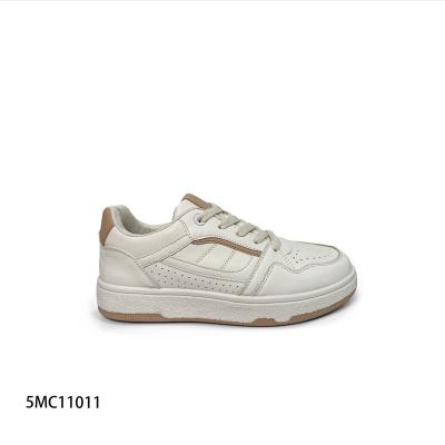 China Damping soft shoes 2022 women sneakers autumn skateboard shoes fashion casual flat trend for sale