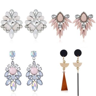 China 2020 Hot New Fashion Style American Alloy Diamond Pink Border Sweet Crystal Earrings for sale