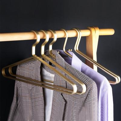 China High Quality Non Slip Wardrobe Hangers for Suits with Gold Logo Hangers for Clothes for sale