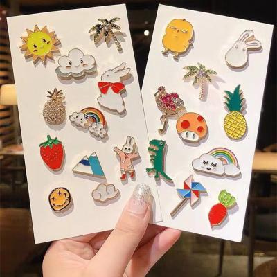 Cina Brooch Fashion Personality Enamel Pin Rabbit Cute Anti Walking Buckle Pin Metal Badge Fixed Buckle Lapel Pin in vendita