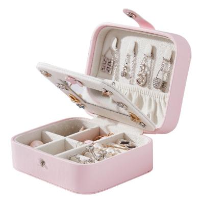 China 2022 Wholesale Trendy Jewelry Portable Petty Cash Pu Leather Travel Jewelry Box Earring Ring Necklace Jewelery Box Organizer for sale