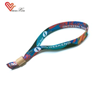 China Hot Selling Eco Friendly Customized Printed Fabric Wristband With Removable Bamboo Closure à venda