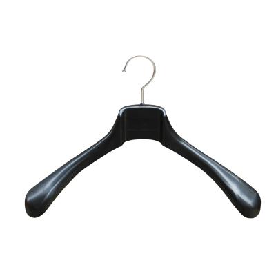 China Huggable hangers wholesale hanger plastic outwear hanger metal hook for men's jacket for sale