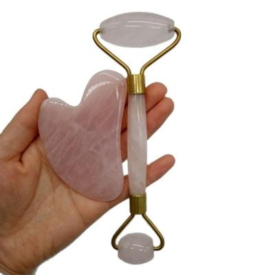 Chine Ruloir anti-âge pour le visage et ensemble de Guasha réel 100% Ruloir de jade pour le massage du visage réduit les rides Ruloir de quartz rose pour le massage du corps à vendre