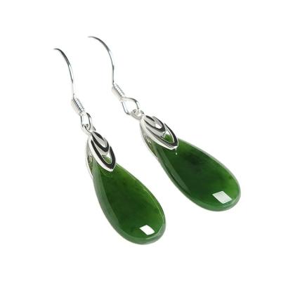 Cina 925 Sterling Silver Design Green Nephrite Jade Drop Earrings con Custom Logo Sublimation Print in vendita