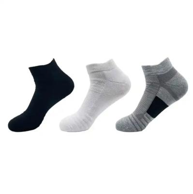 China Breathable WUYANG FACTORY Custom Logo Basketball Socks Men Professional Athletic Compression Socks Cycling Wholesale Running Sports Socks for sale