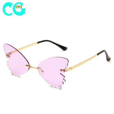 China Fashion sunglasses 2021 props wedding photo studio female news butterfly shape sunglasses uv400 sunscreen UV sunglasses for sale