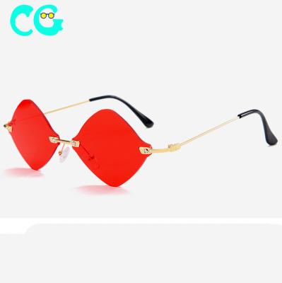 China Fashion Sunglasses 2021 Metal Female Sunglasses New Fashion Sunglasses Balancing Diamond Retro Ocean Piece Sunglasses for sale