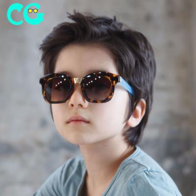 China Fashion Designer Sunglasses Small Square Frame Gradient Children's Sunglasses F042 for sale