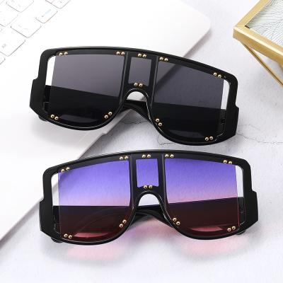 China Fashion Sunglasses 2021 New Fashion Studded Sunglasses Big Frame Sunglasses For Men for sale