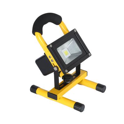 China Lightweight COB 10W Wireless Flood Light With Metal Stand Foldable Portable LED Working Lights for sale