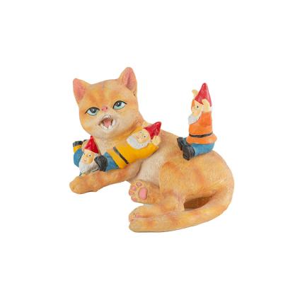 China Decorate Factory Supply Little Human Frolic Cat Modern Figurine Craft Warm Harmonious Sculpture Mini Resin Craft for sale