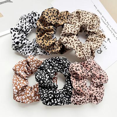 China 2022 European and American style elastic leopard print hair scrunchies for sale