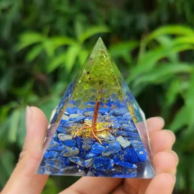 China 5cm Crystal Stone Orgone Pyramid High quality tree of life table decoration 5*5*5cm Furniture Crystal Healing Pyramid Loose Gemstone for sale