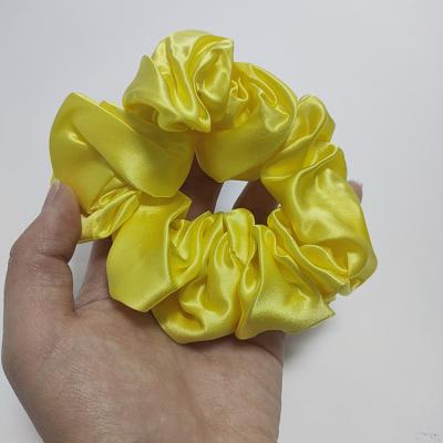 China Fashion Large 22MM High Quality Pure Silk Scrunchy Light Yellow Silk Scrunchies For Hair Ponytail for sale