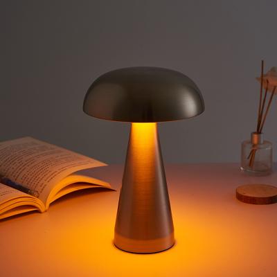 China Modern Simple Modern Drinkable Metal Lamp Bedside Bedroom Flexible Desk Lamp for sale